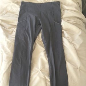 Gray lulu lemon leggings with pockets